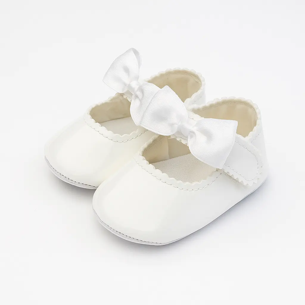 20251103_1214_Studio Baby Shoes_remix_01k94ka9fzfch9ws4re40mzbkg.webp