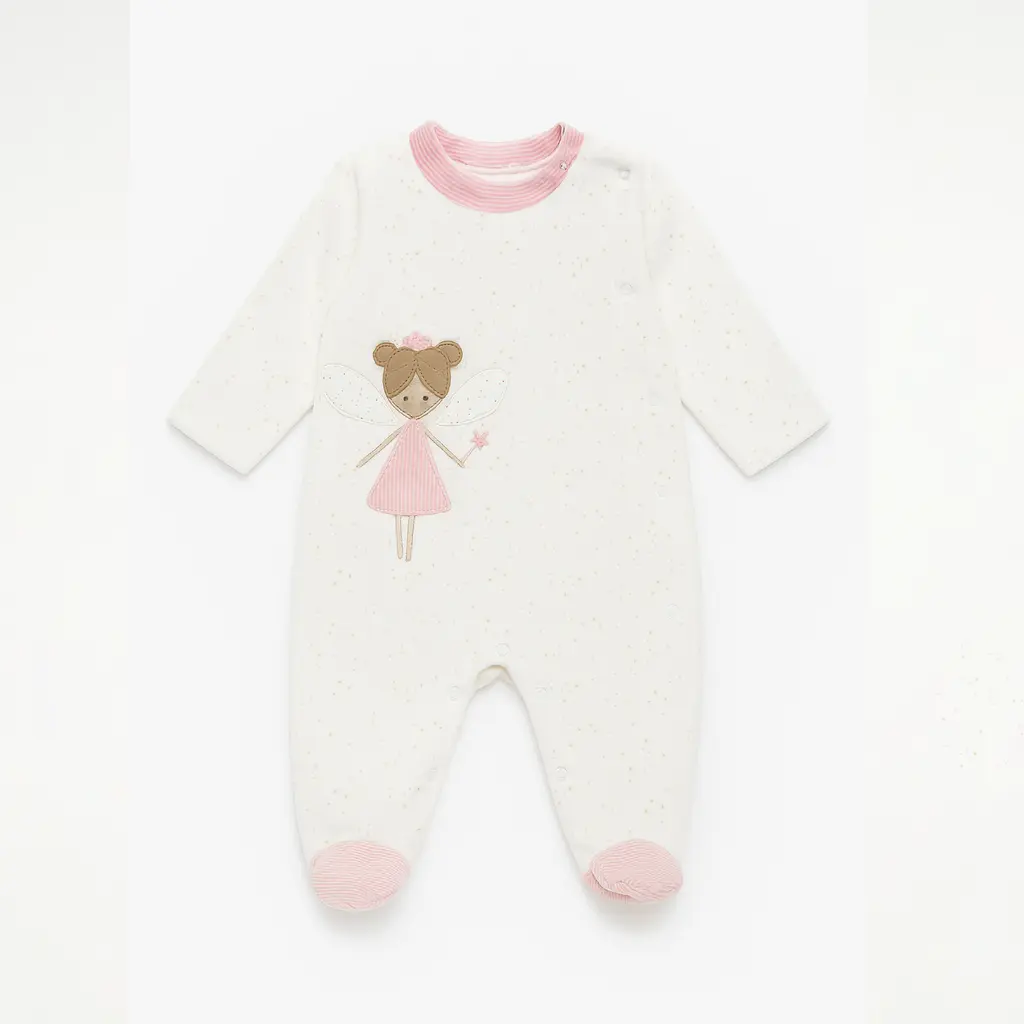 20251118_1107_Baby Outfit Studio Display_remix_01kab3bsqgfh1b75j8mta3mkaa.webp