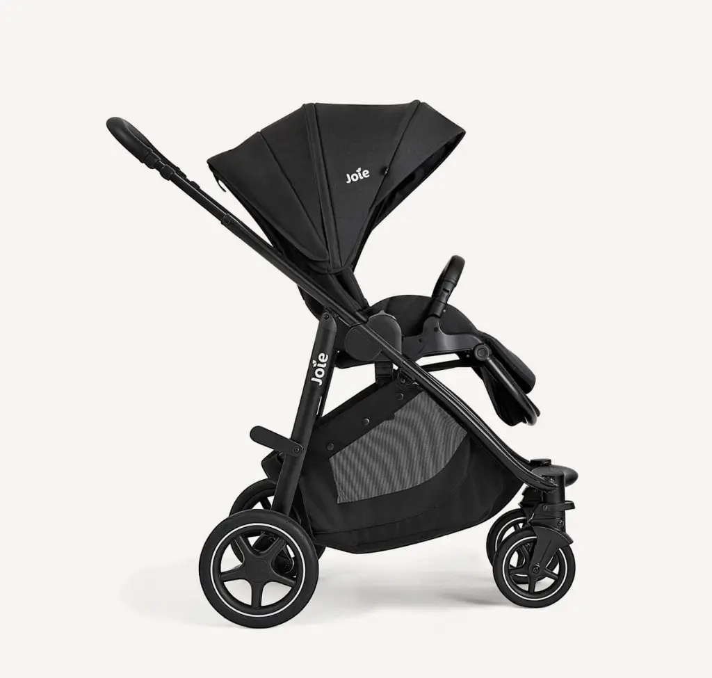 p02-joie-pushchair-versatrax-raven-right-profile-world-facing_1.webp